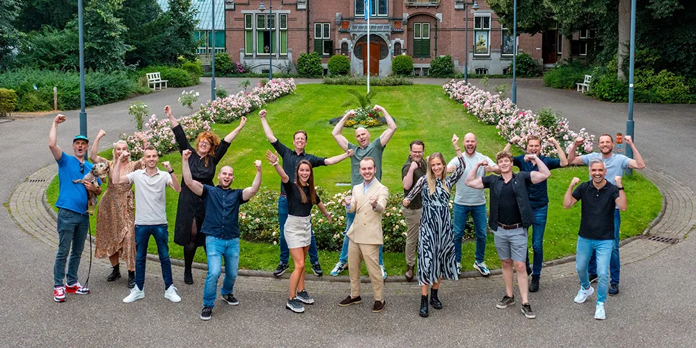 Het team van Social Media Hulp met twintig collega's
