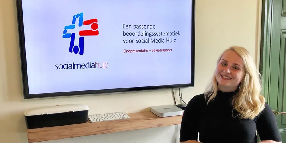 Collega's in gesprek tijdens een PEP-talk